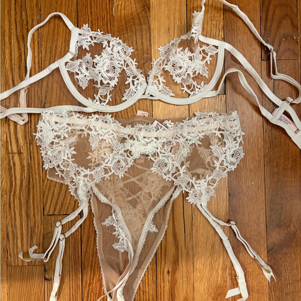 VS 3 piece lingerie set - Sheer Lace Embroidered Bra & Garter Set - White